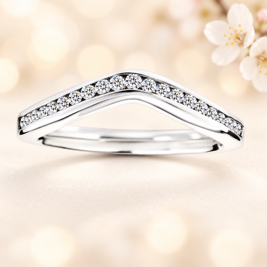 A modern chevron wedding band with 17 Moissanite stones totaling 0.30 carat, crafted in white-gold-plated 925 silver for refined sparkle and timeless elegance.