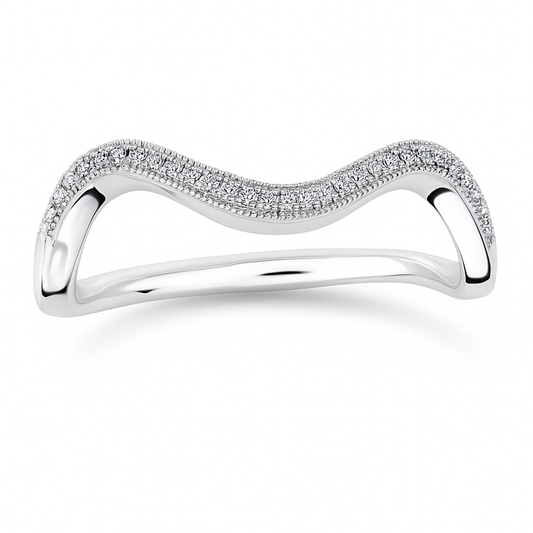 Distinctive Moissanite wave wedding band in 925 silver with milgrain detail. Pavé brilliance, hypoallergenic comfort, and modern elegance. Now at BSI Jewelry.