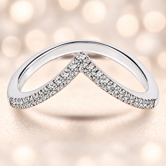 A refined V-shaped wedding band with 21 Moissanite stones totaling 0.30 carat, crafted in white-gold-plated 925 silver for timeless sparkle and elegance.