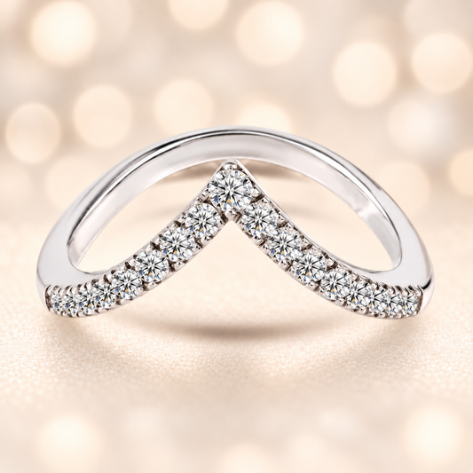 A refined V-shaped wedding band with 21 Moissanite stones totaling 0.30 carat, crafted in white-gold-plated 925 silver for timeless sparkle and elegance.