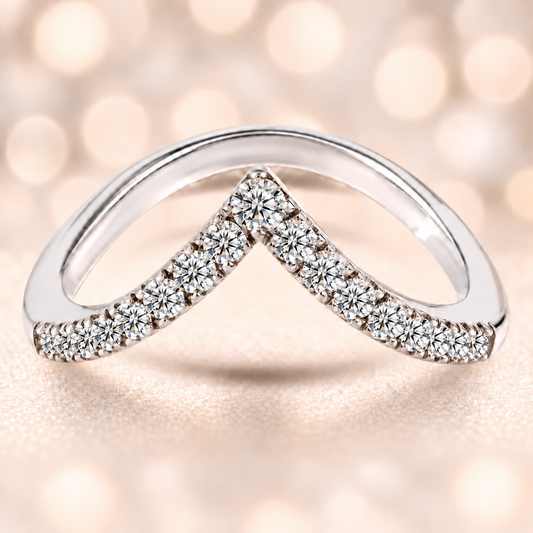 A refined V-shaped wedding band with brilliant Moissanite totaling 1.00 carat, crafted in white-gold-plated 925 silver for radiant sparkle and timeless elegance
